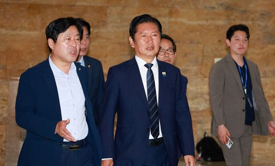 본회의장 향하는 정청래 대표