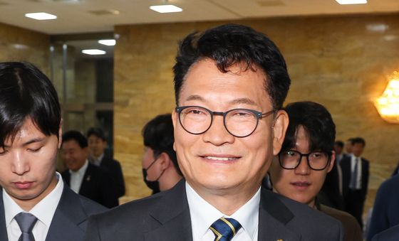 의총 마치고 본회의장 향하는 송영길