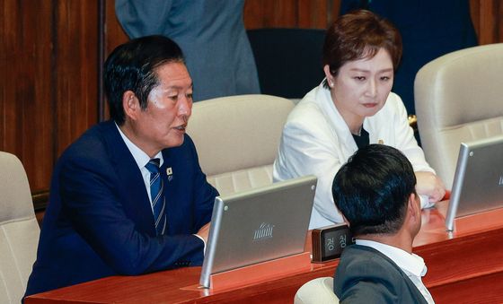조승래 사무총장과 대화하는 정청래 대표
