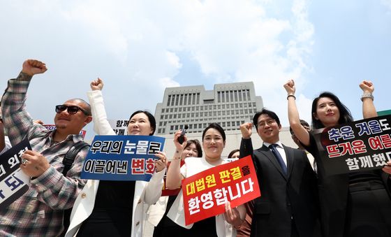 대법원 미용문신 무죄 확정에 환호하는 문신사들