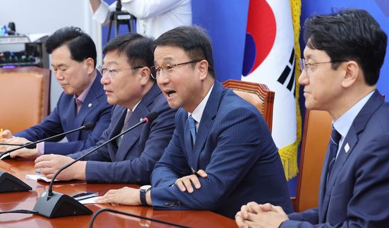 상견례 나선 여야