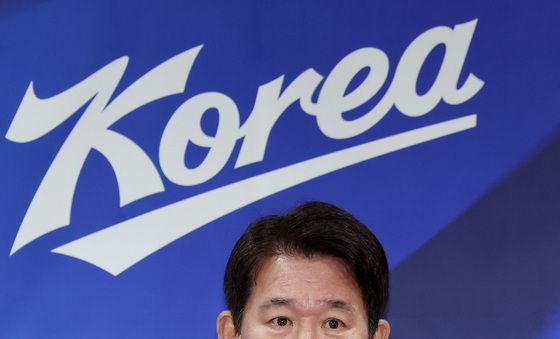 아시안게임 최종 명단 발표하는 조계현 KBO 전력강화위원장