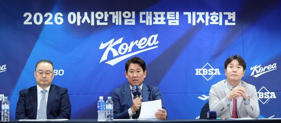 아시안게임 최종 명단 발표하는 조계현 KBO 전력강화위원장