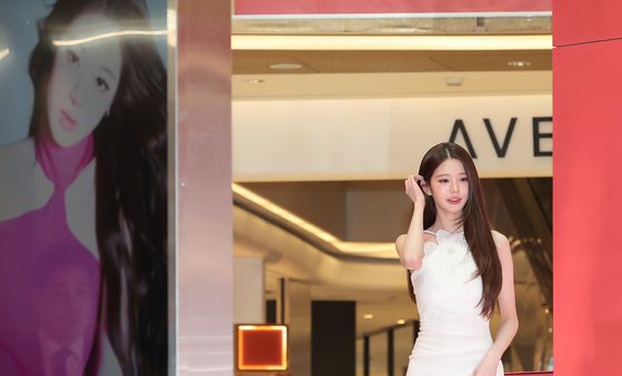 장원영, 청초한 미모
