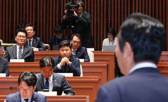 정청래 대표 발언 듣는 송영길