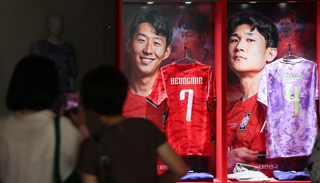 월드컵 분위기 물씬 나는 더현대 서울