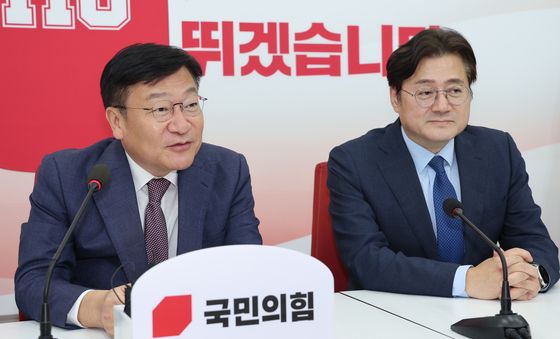 인사말하는 정점식 원내대표