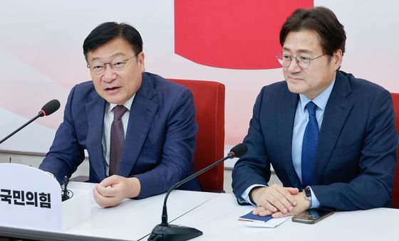 인사말하는 정점식 원내대표