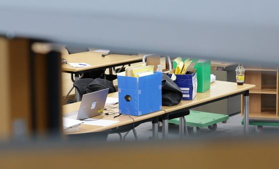'투표용지 부족 사태' 관련 과천 선관위 압수수색