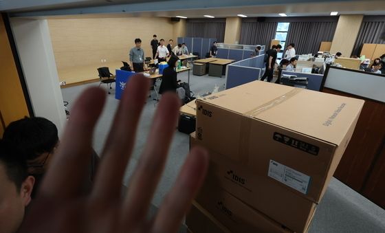 '투표용지 부족 사태' 과천 선관위 압수수색