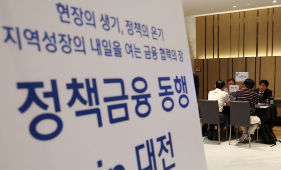 '정책금융 동행 in 대전' 상담받는 기업인
