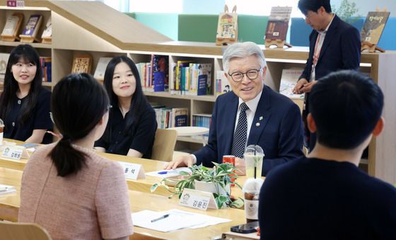 20·30세대 직원들과 소통하는 최동석 인사혁신처장