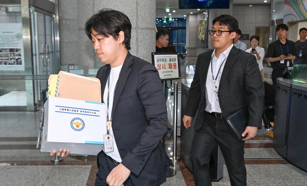'투표용지 부족 사태' 과천 선관위 압수수색