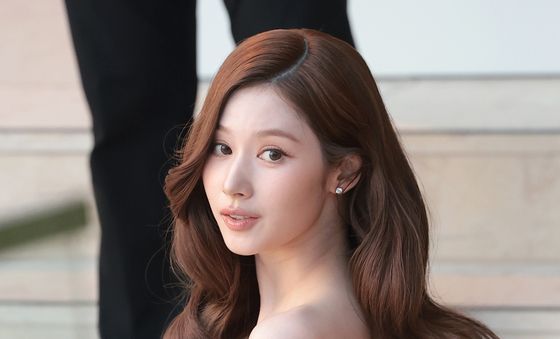 트와이스 사나, 시간을 멈추게 하는 아름다움