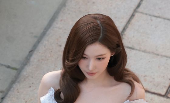 사나, 평창동 런웨이