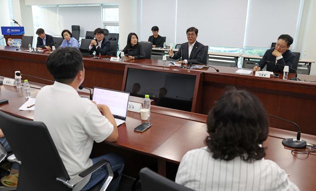 잠실 개표소 봉쇄 관련 대한체육회 만난 최휘영 문체부 장관