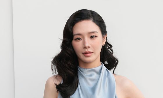 박규영, 고혹적인 눈빛