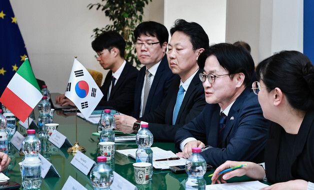 양국 공동 핵심 현안 논의하는 김정관 장관