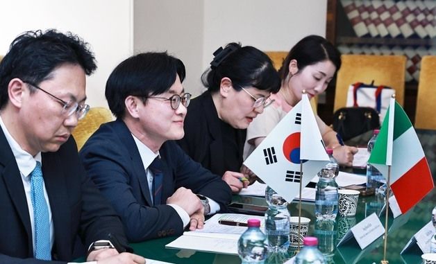 양국 공동 핵심 현안 논의하는 김정관 장관