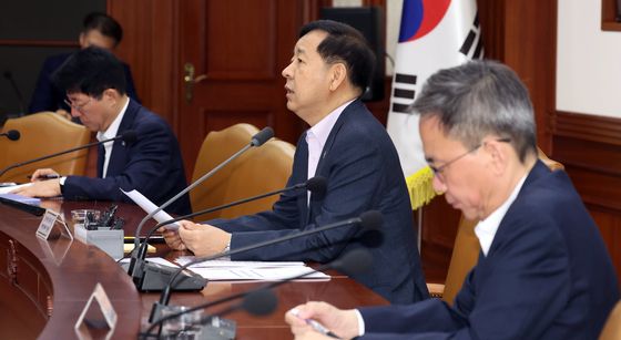 비상경제본부회의 주재하는 구윤철 부총리