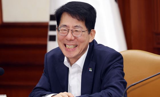 환하게 웃는 황종우 해수부 장관