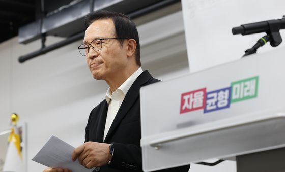 경기교육감 개표결과 오류 관련 기자회견 하는 임태희 교육감