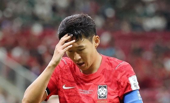 손흥민 '너무 아쉬워'
