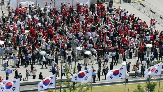 대한민국 역전골에 환호하는 시민들