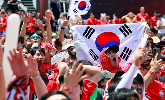 뜨거운 태양도 잠시 잊고 '응원 몰입'