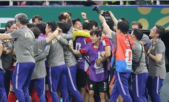 체코 상대로 2-1 승리 거둔 대한민국 축구대표팀