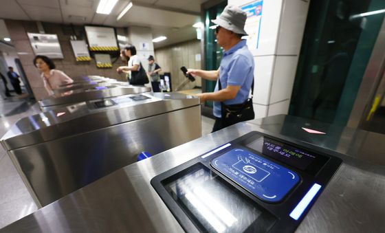 노인 무임승차에만 4488억 썼다…서울지하철 적자 눈덩이