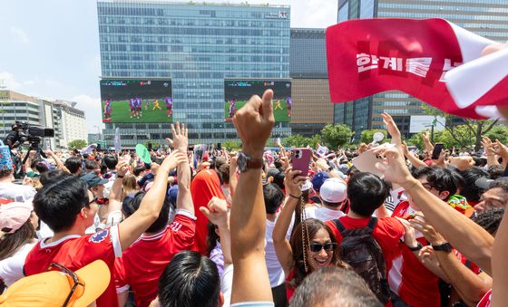 광화문 일대 뒤흔든 "대한민국!"