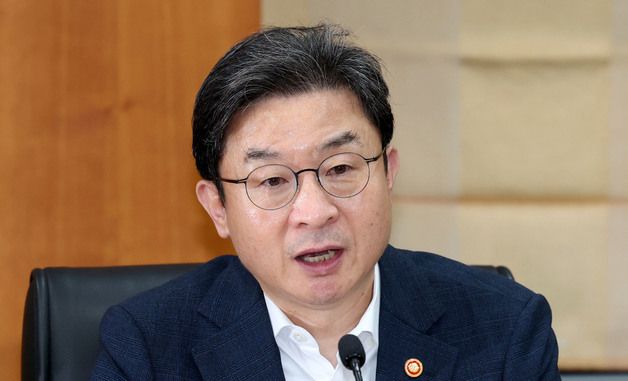 발언하는 이억원 금융위원장