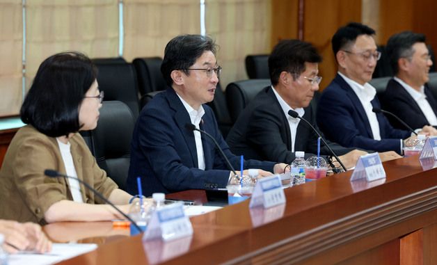 국민참여형 국민성장펀드 운용사 간담회 발언하는 이억원 금융위원장