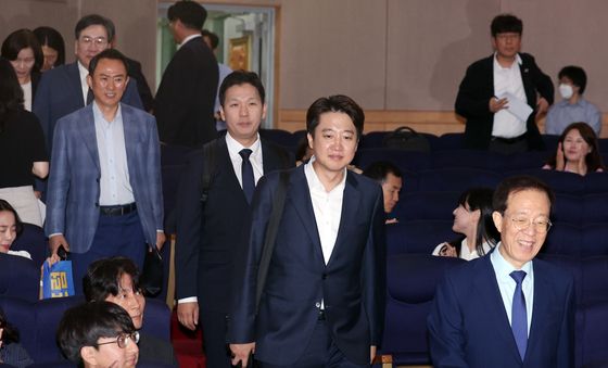 청년통통포럼' 발대식 참석하는 이석연·이준석