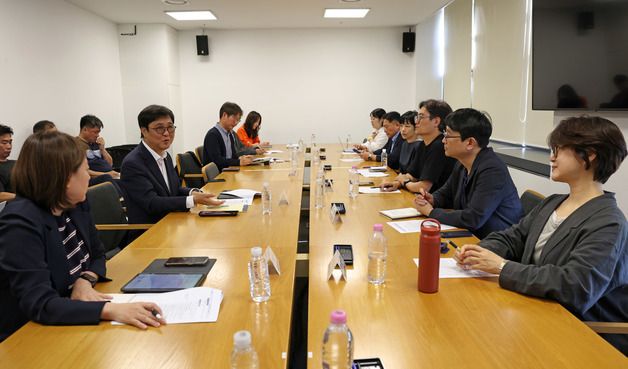최휘영 장관, 문화예술정책자문위 애니메이션 분과 회의