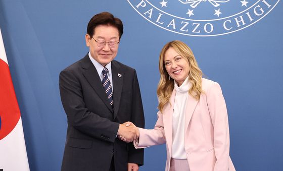 악수하는 이재명 대통령·멜로니 총리