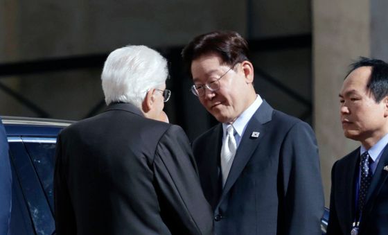 인사 나누는 이재명·세르지오 마타렐라 대통령