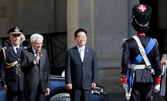 인사 나누는 이재명·세르지오 마타렐라 대통령