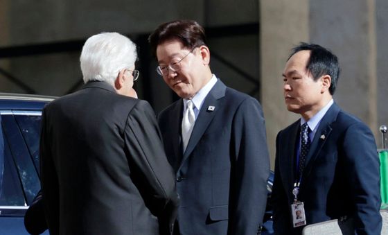 인사 나누는 이재명·세르지오 마타렐라 대통령