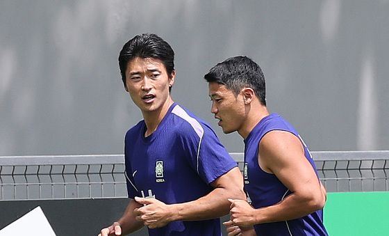 회복 훈련하는 조규성과 황희찬