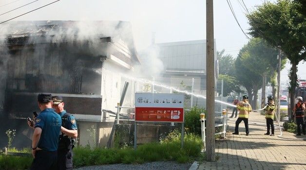 화재 진압하는 제천 소방