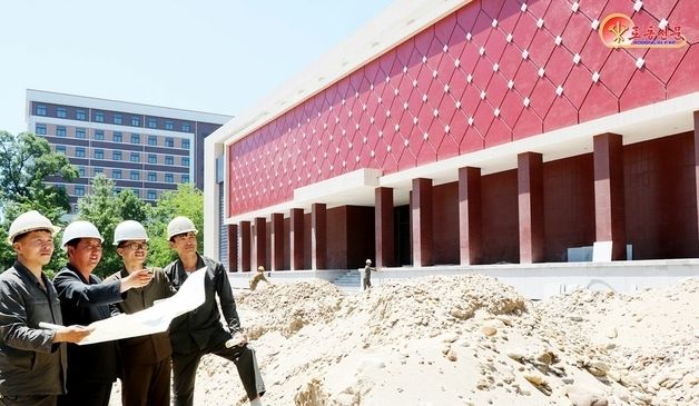 북한 평안북도, 전시관 주변에 수천 그루 식수