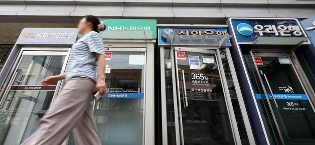 '빚투'에 신용대출 1.6조 급증… 은행권 대출 조인다