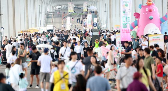 30도 안팎 무더위에도 활기 넘친 잠수교
