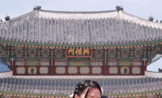 셀카 찍는 외국인 모자