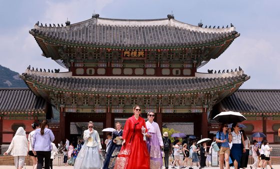 원화가치 하락에 한국으로 오는 외국은 관광객들