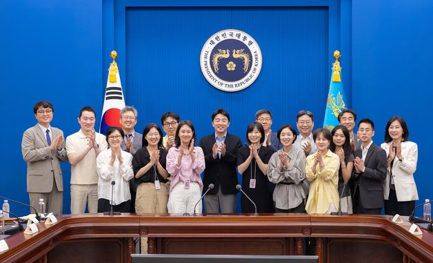 강훈식 비서실장, 청년미래자문단 최종회의