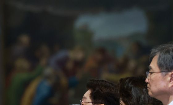 기도하는 이재명 대통령·김혜경 여사