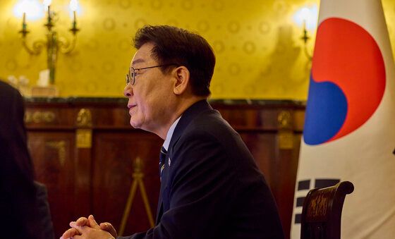 이탈리아에서 수석보좌관회의 주재하는 이재명 대통령